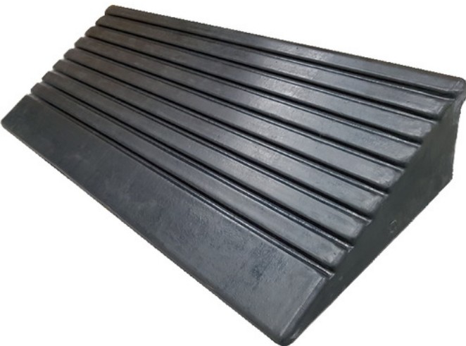 45973430  Rampa salva bordillos de medidas 65x25x10cm